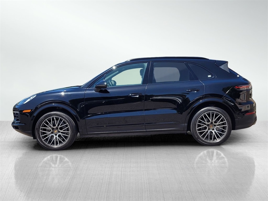 2022 Porsche Cayenne Base photo 3
