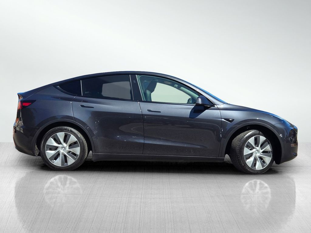 2024 Tesla Model Y Long Range photo 2