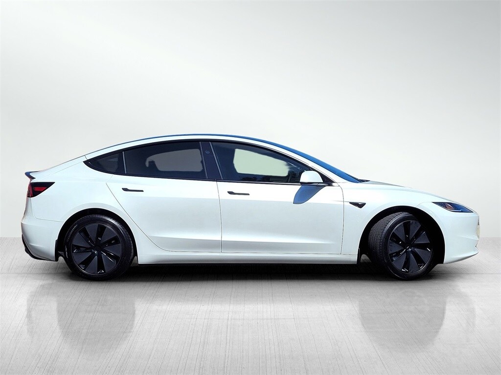 2024 Tesla Model 3 photo 3