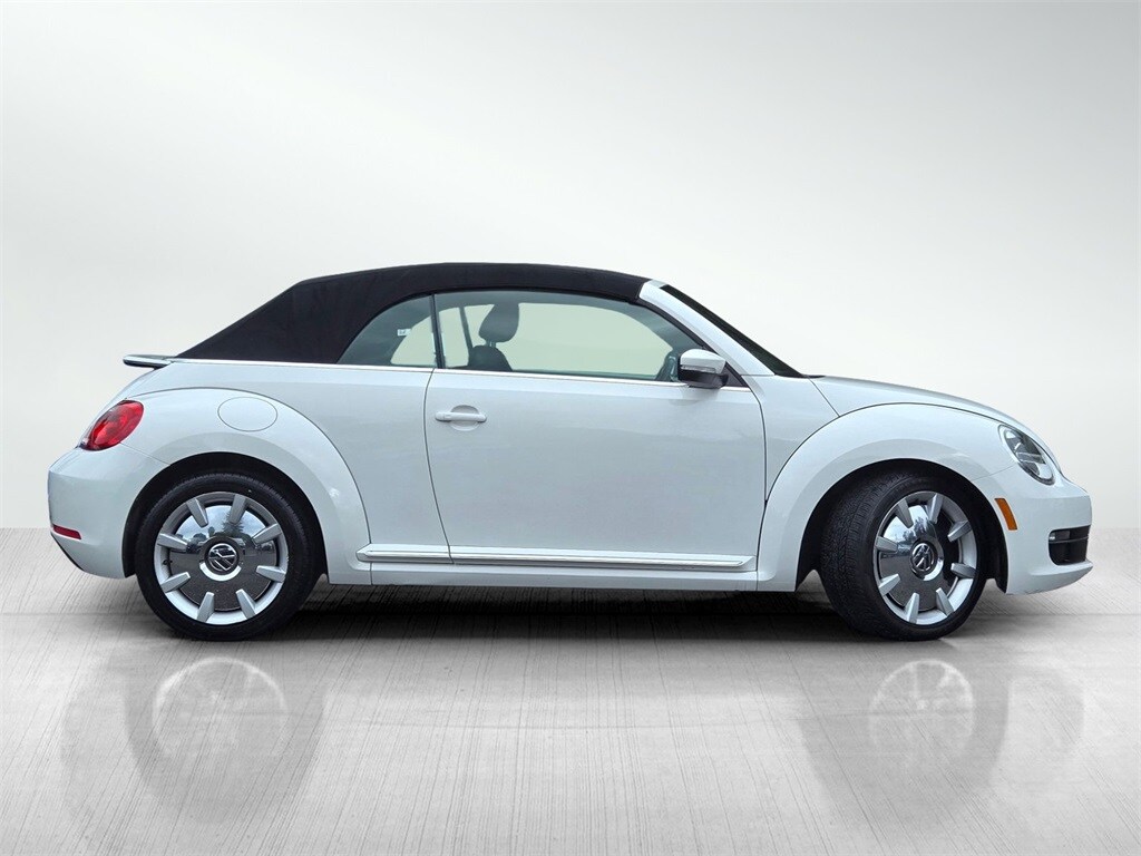 2013 Volkswagen Beetle 2.5L Convertible photo 4