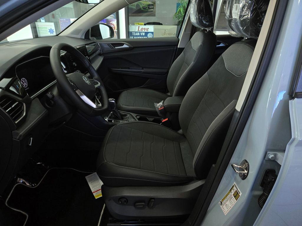 2026 Volkswagen Taos SE Black - Photo 7