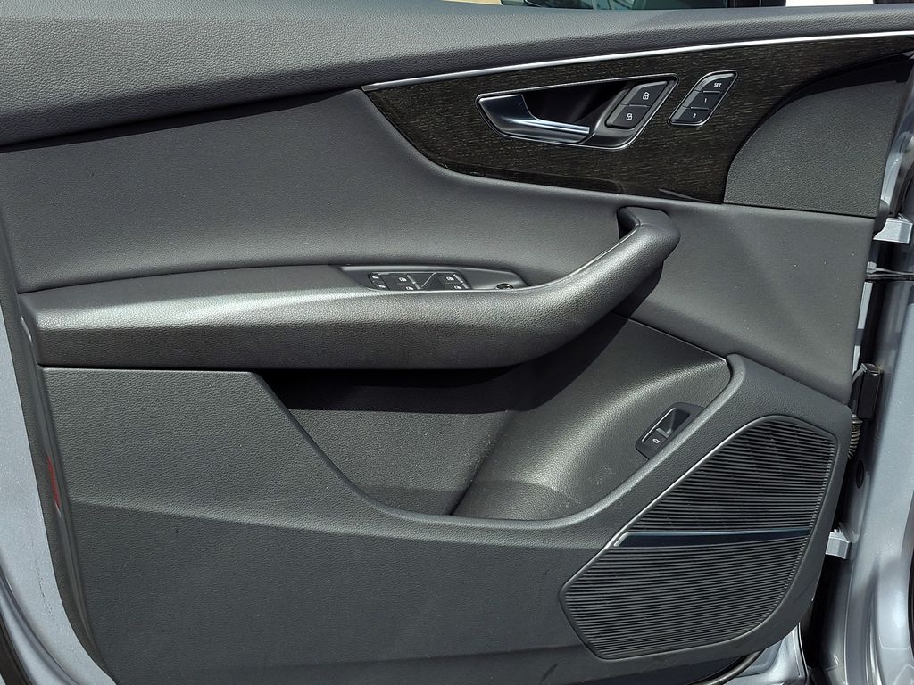 2022 Audi Q7 Premium Plus - Photo 11