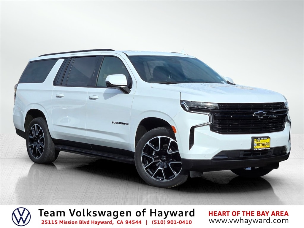 2024 Chevrolet Suburban RST's photo