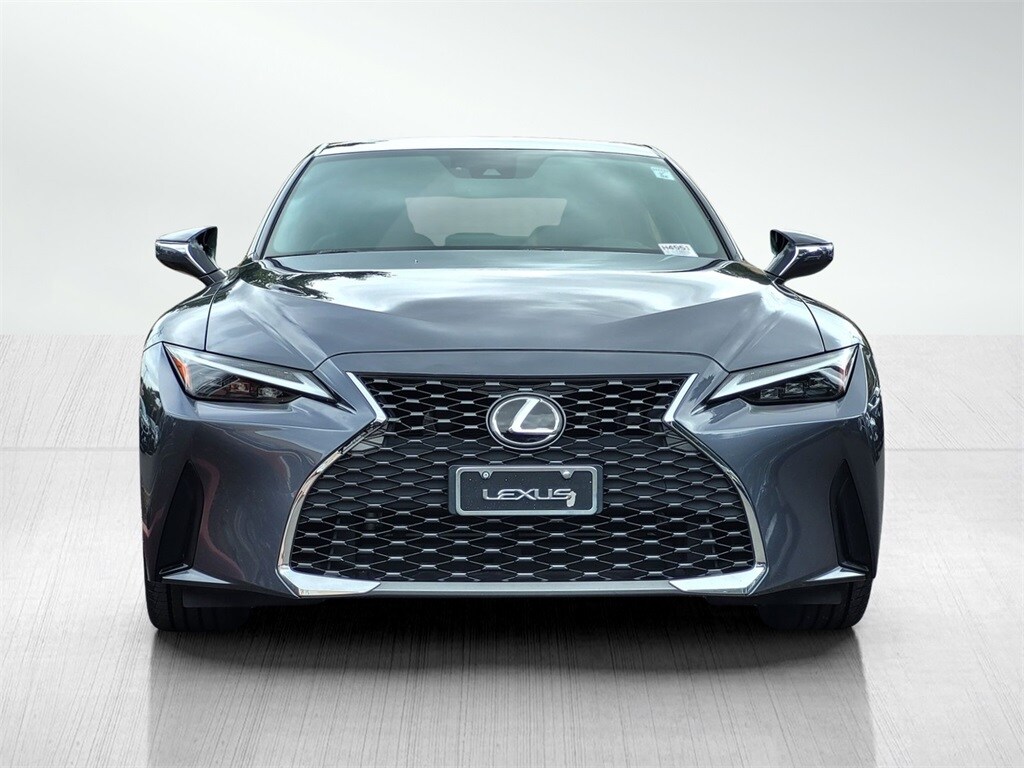 2022 Lexus IS 300 photo 2