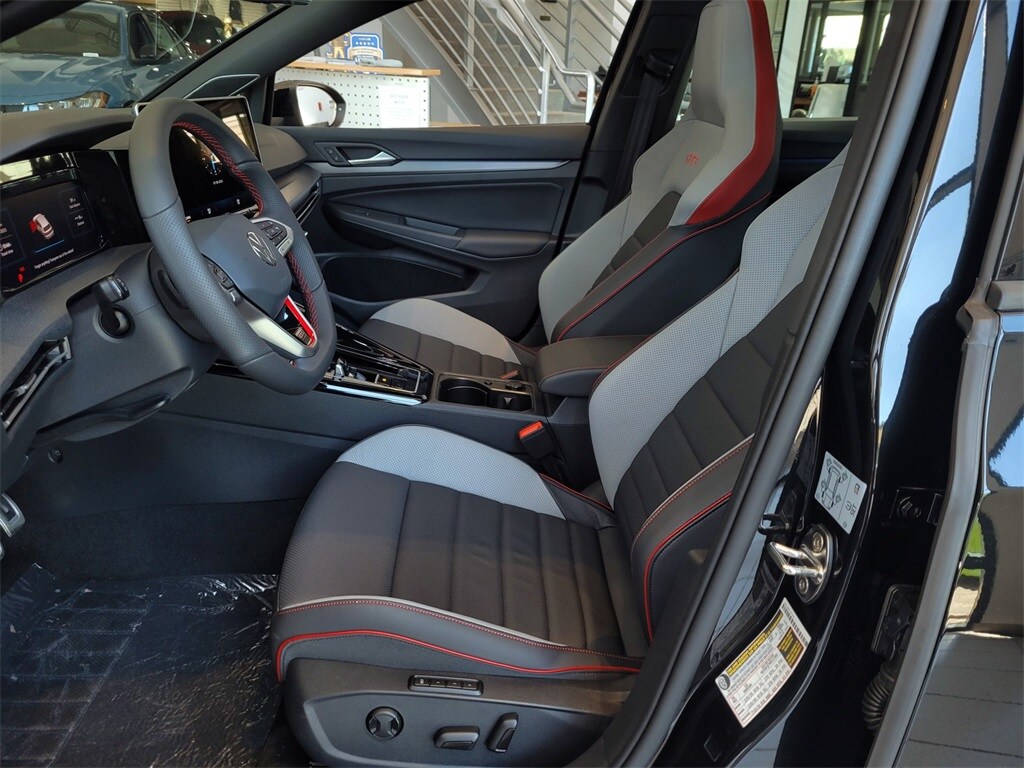 2025 Volkswagen Golf GTI Autobahn photo 4