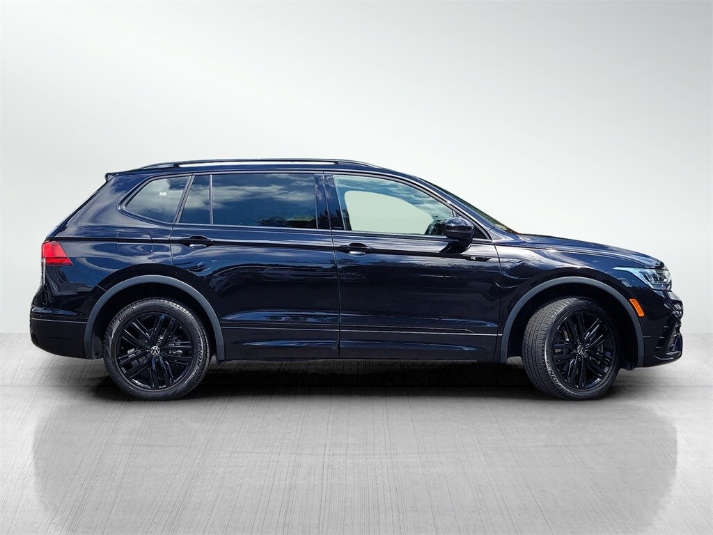 2022 Volkswagen Tiguan SE R-Line Black photo 2