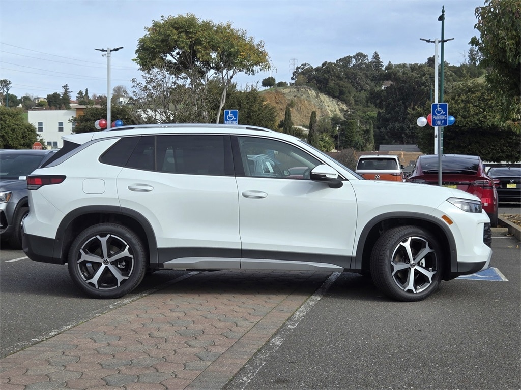 New 2025 Volkswagen Tiguan 2.0T SE SUV