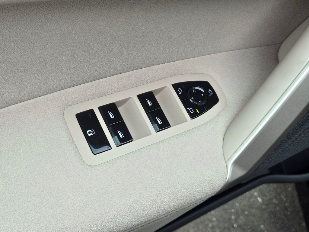 2024 BMW iX M60 photo 6