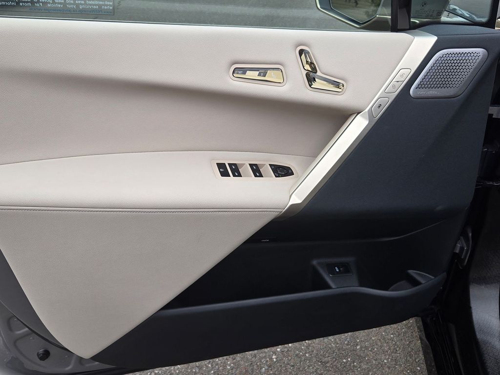 2024 BMW iX M60 photo 5