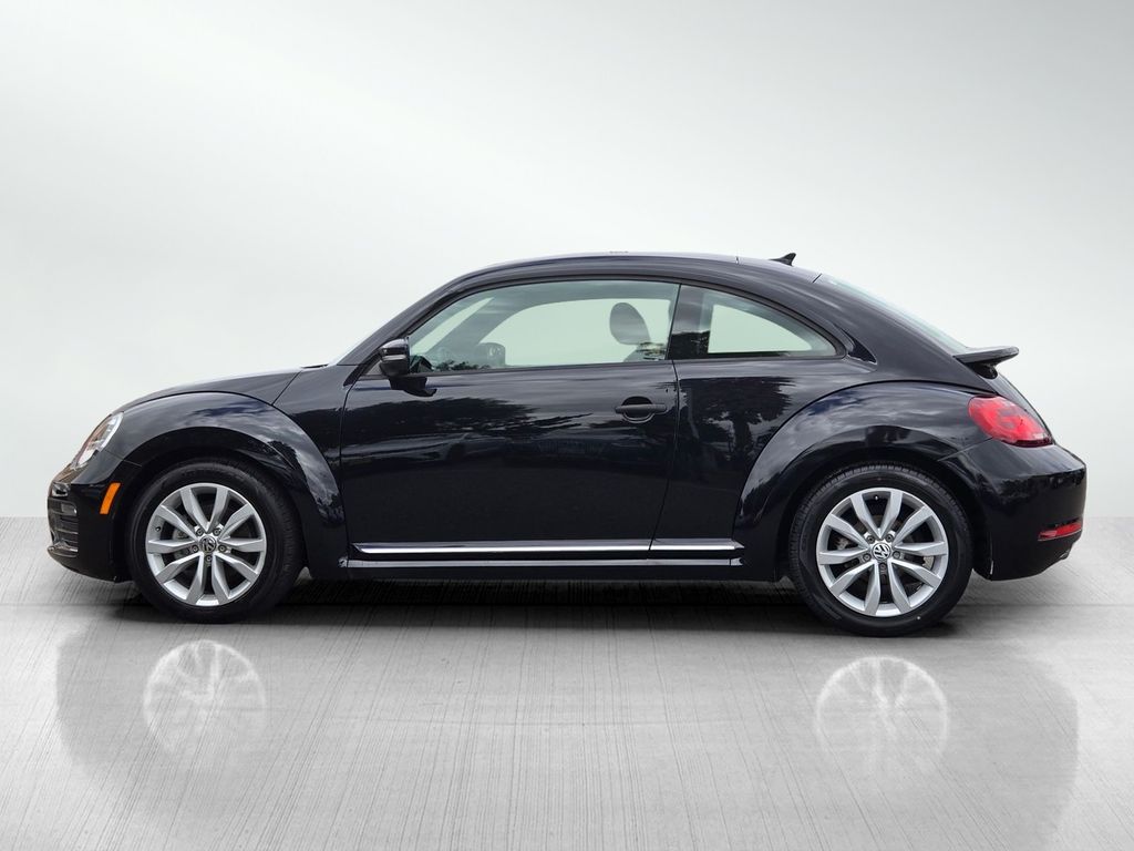 2017 Volkswagen Beetle 1.8T Classic photo 3