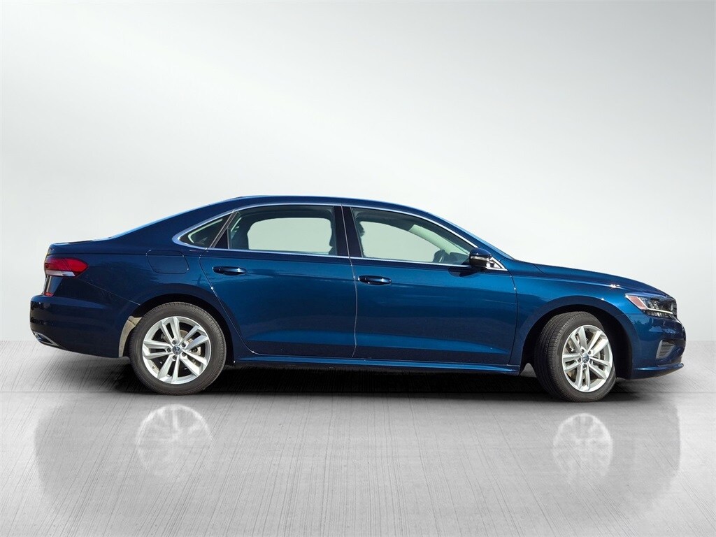 2020 Volkswagen Passat 2.0T SE photo 3
