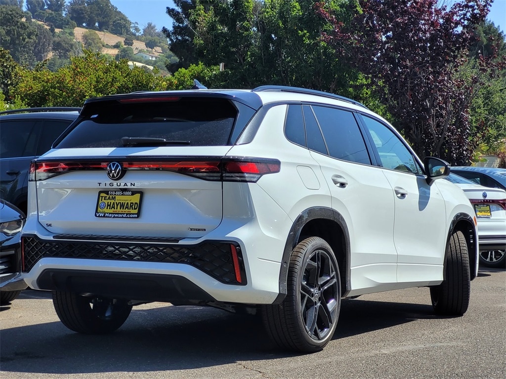 New 2025 Volkswagen Tiguan 2.0T SE R-Line Black SUV