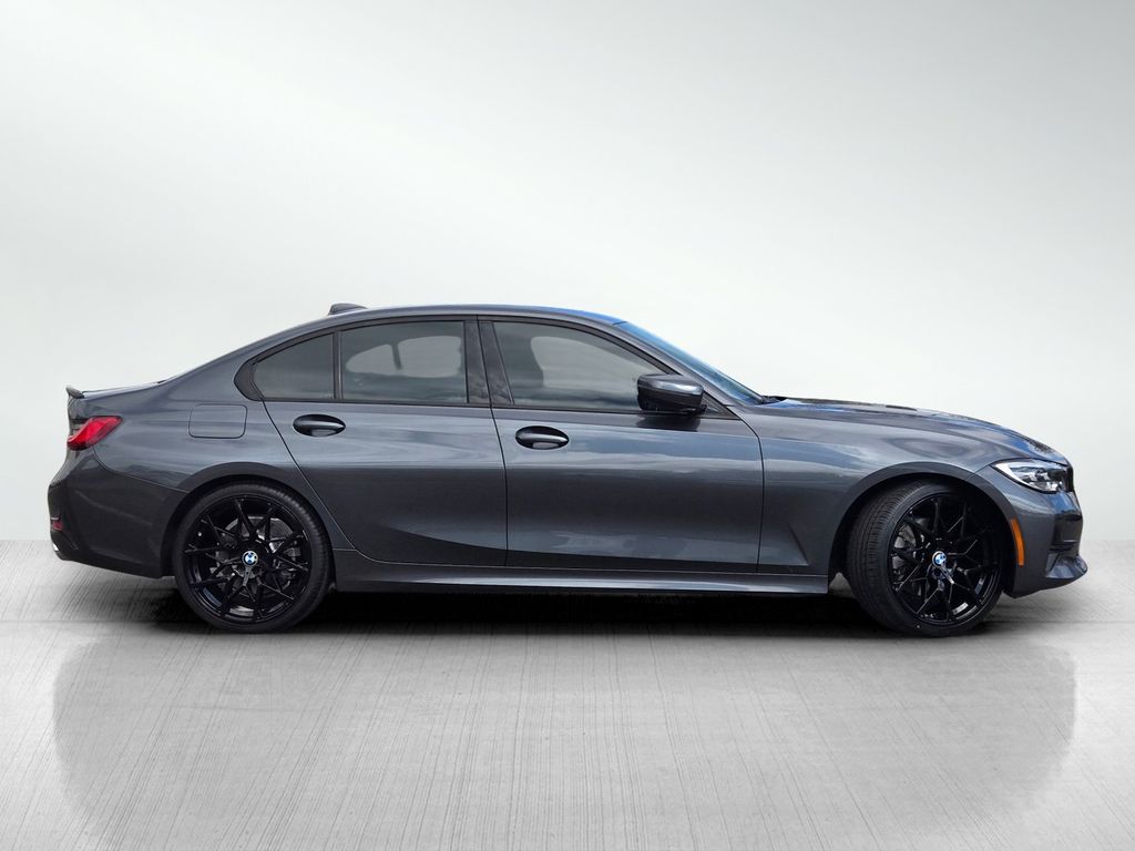 2019 BMW 3 Series 330i photo 2