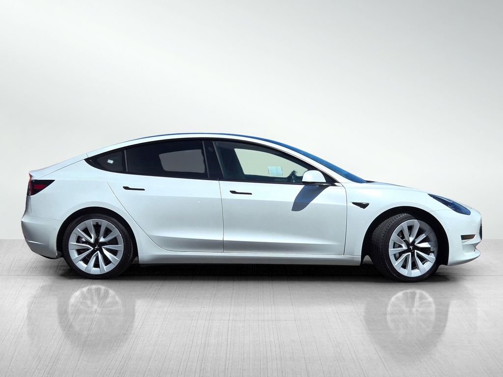 2021 Tesla Model 3 Standard Range Plus photo 2