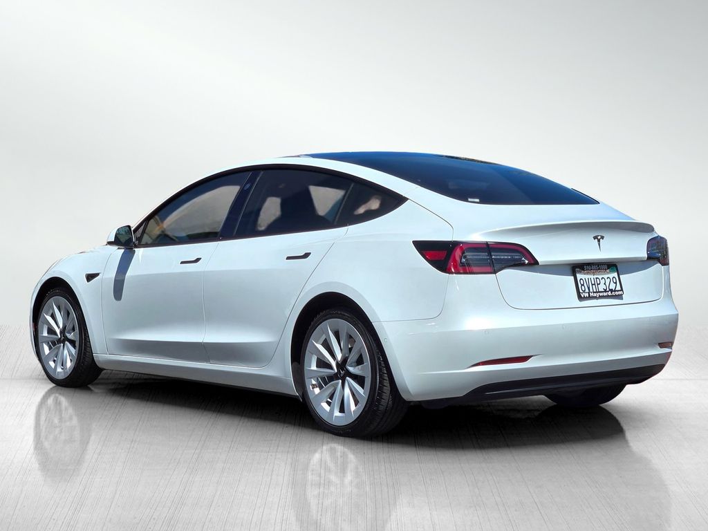 2021 Tesla Model 3 Standard Range Plus photo 5