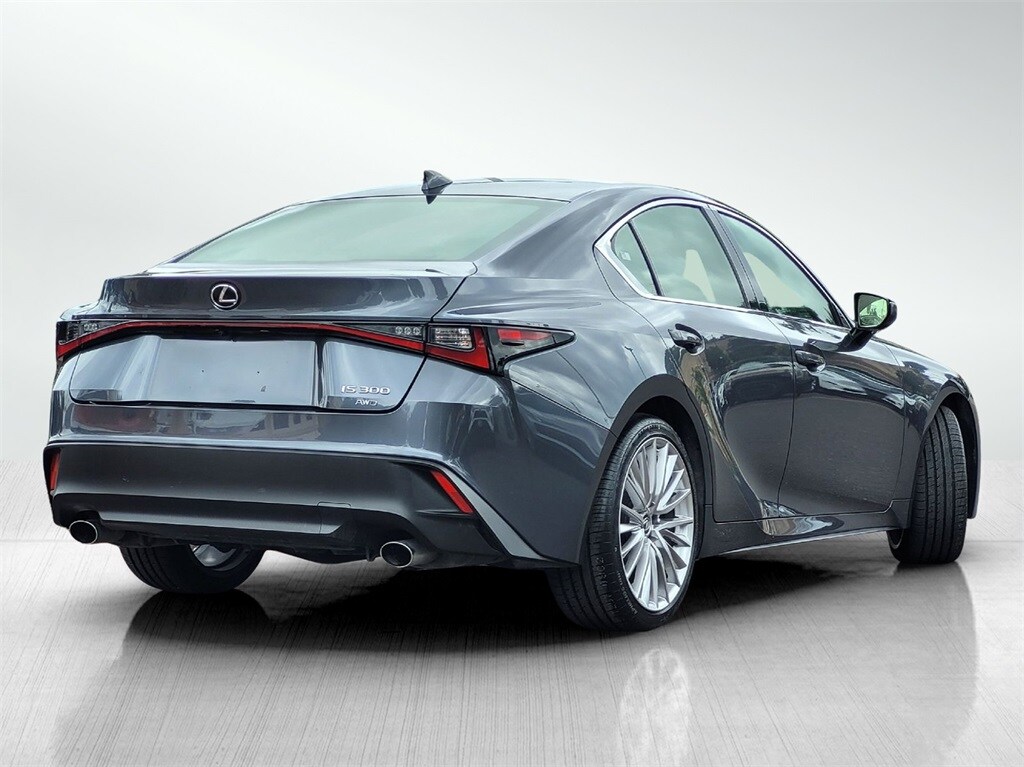 2022 Lexus IS 300 photo 4