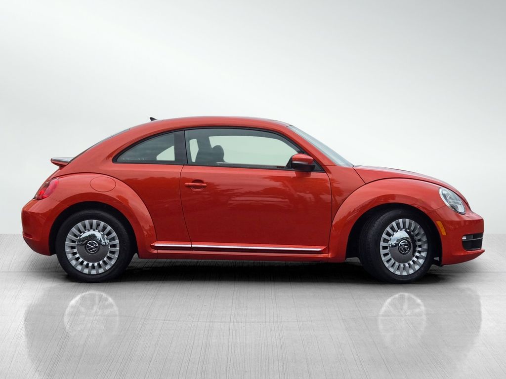 2016 Volkswagen Beetle 1.8T SE photo 2