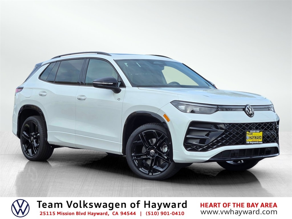 2026 Volkswagen Tiguan SE R-LINE BLACK's photo