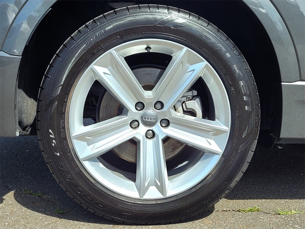 2019 Audi Q8 Premium photo 4