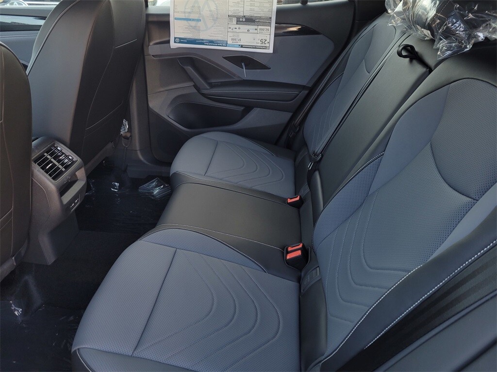 2026 Volkswagen Tiguan SE R-Line Black photo 3