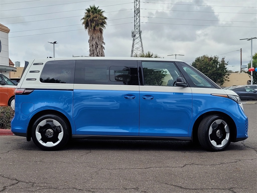 New 2025 Volkswagen ID. Buzz Pro S Van Passenger Van