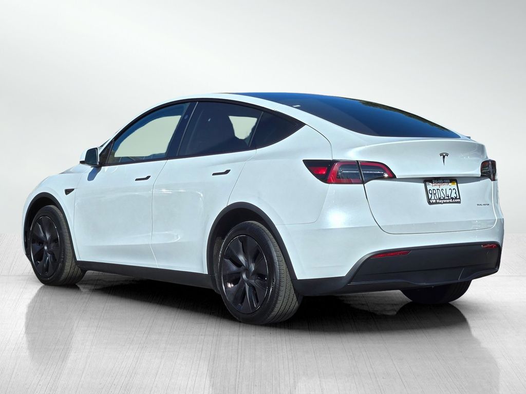 2025 Tesla Model Y Long Range photo 5