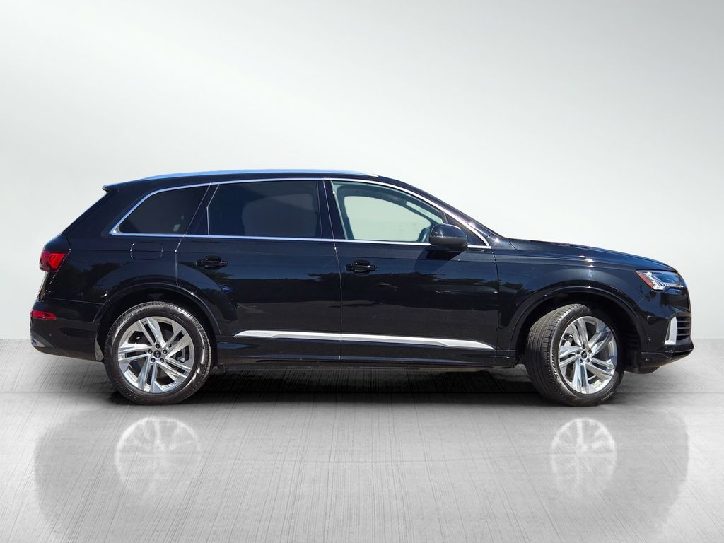 2023 Audi Q7 55 Premium Plus photo 2