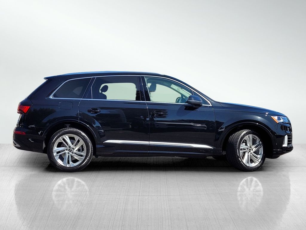 2022 Audi Q7 55 Premium Plus photo 2