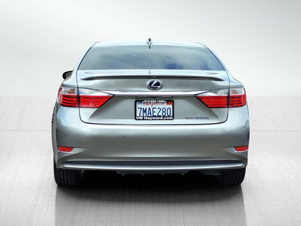 2015 LEXUS ES 300h photo 4