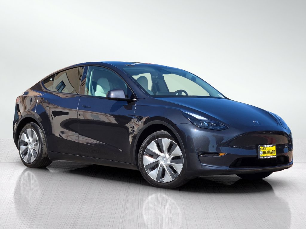 Used 2024 Tesla Model Y Long Range with VIN 7SAYGDEE3RF986989 for sale in Hayward, CA