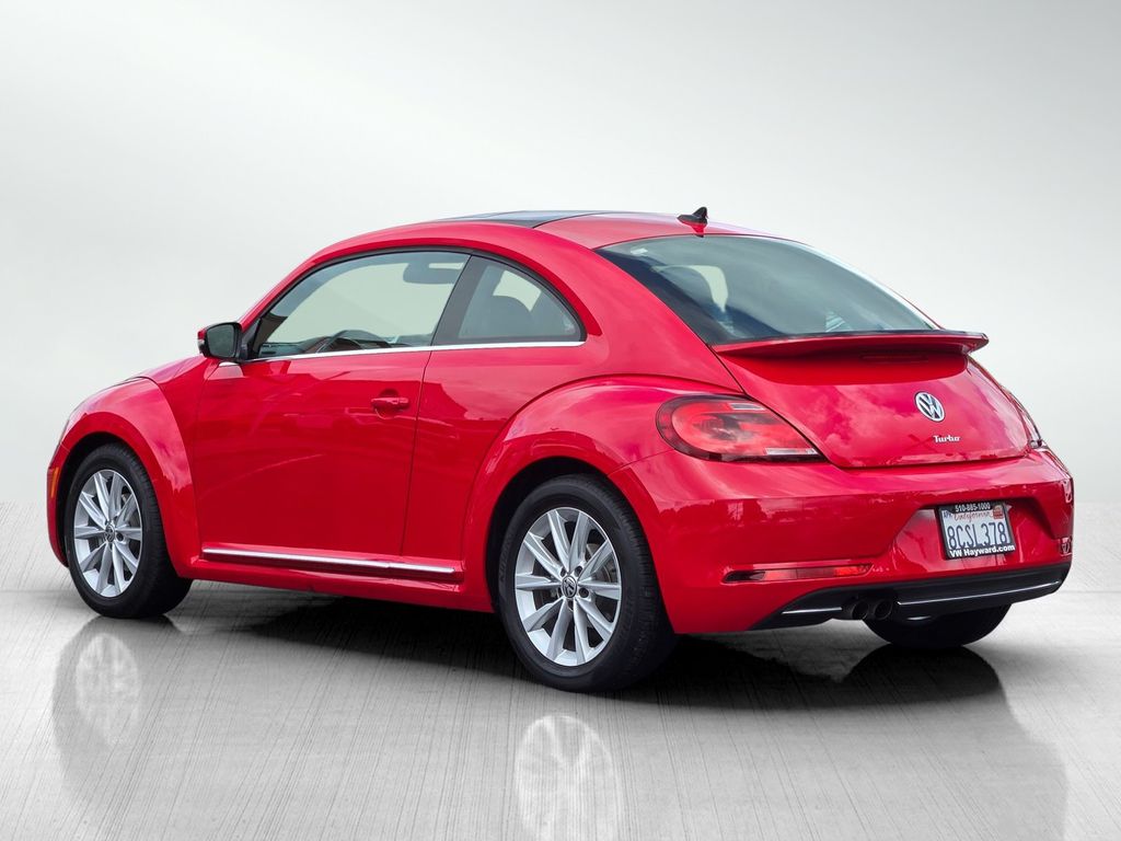 2018 Volkswagen Beetle 2.0T SE photo 3
