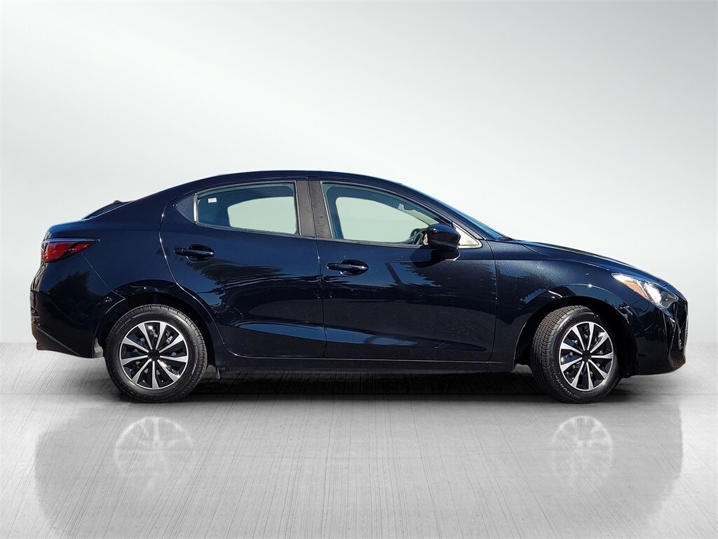 2019 Toyota Yaris L photo 3