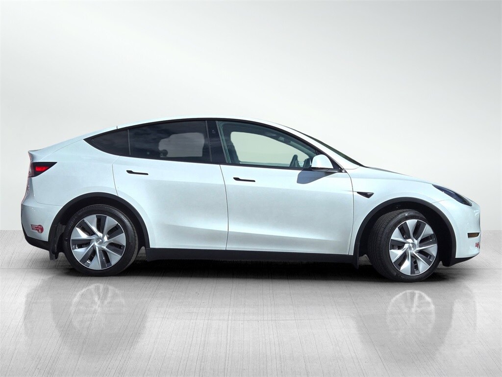 2024 Tesla Model Y Long Range photo 3