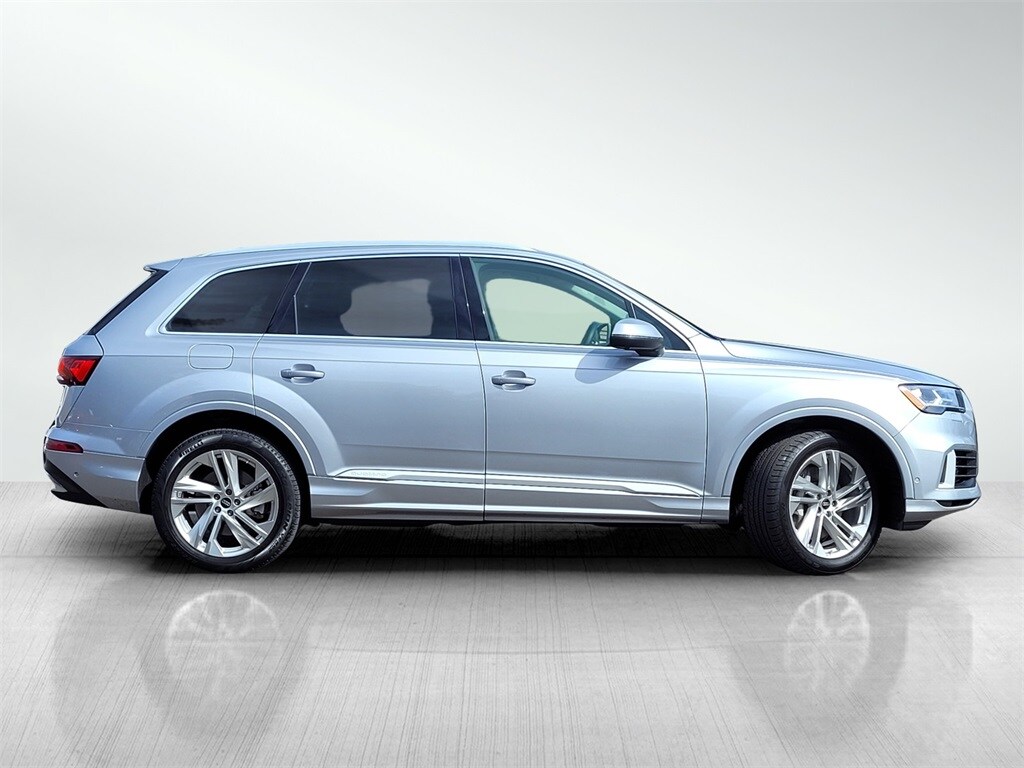 2022 Audi Q7 55 Premium Plus photo 3
