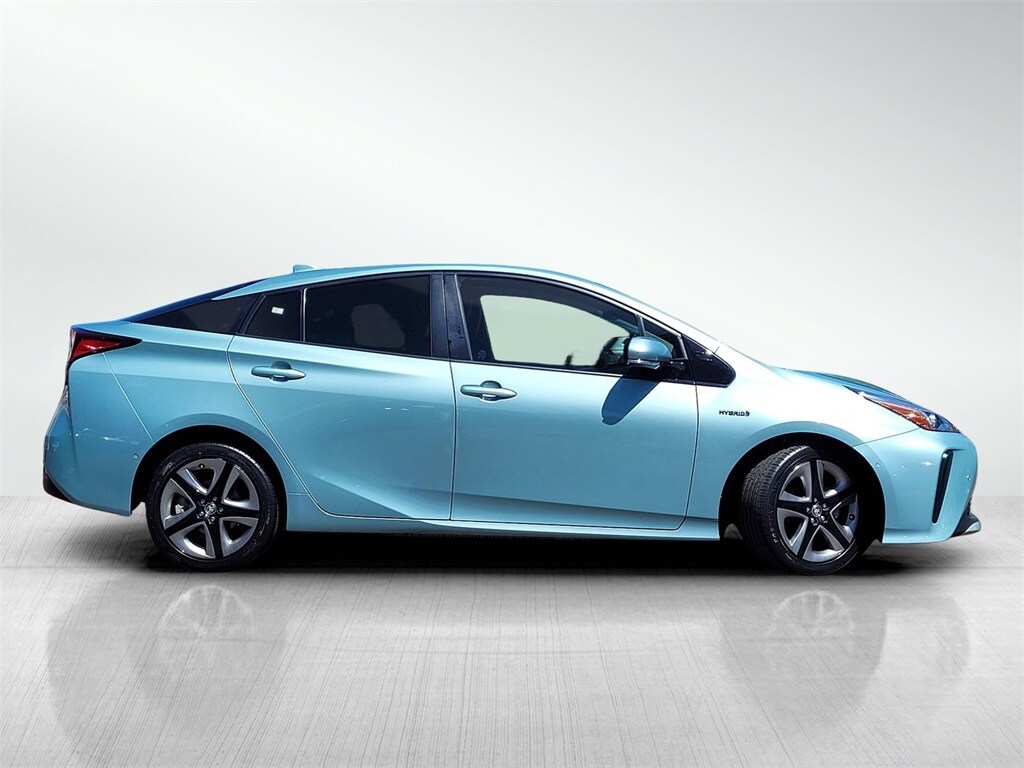 2019 Toyota Prius Limited photo 3