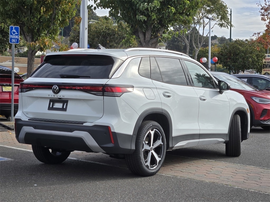 New 2025 Volkswagen Tiguan 2.0T SE SUV