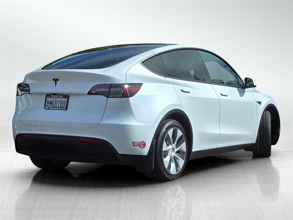 2024 Tesla Model Y Long Range photo 4