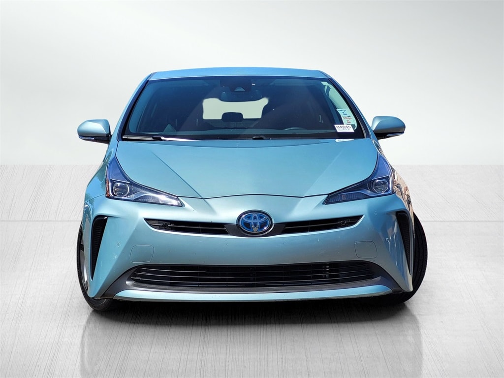 2019 Toyota Prius Limited photo 2