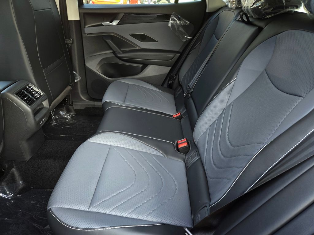 New 2026 Volkswagen Tiguan 2.0T SE SUV