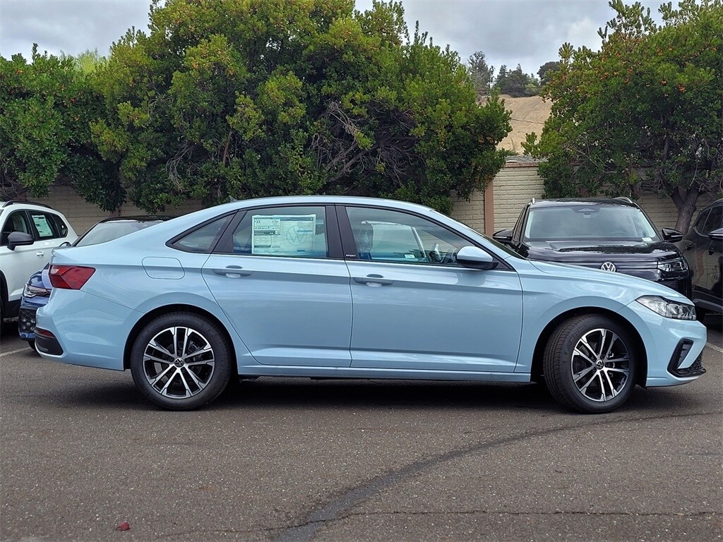 2026 Volkswagen Jetta 1.5T Sport photo 2