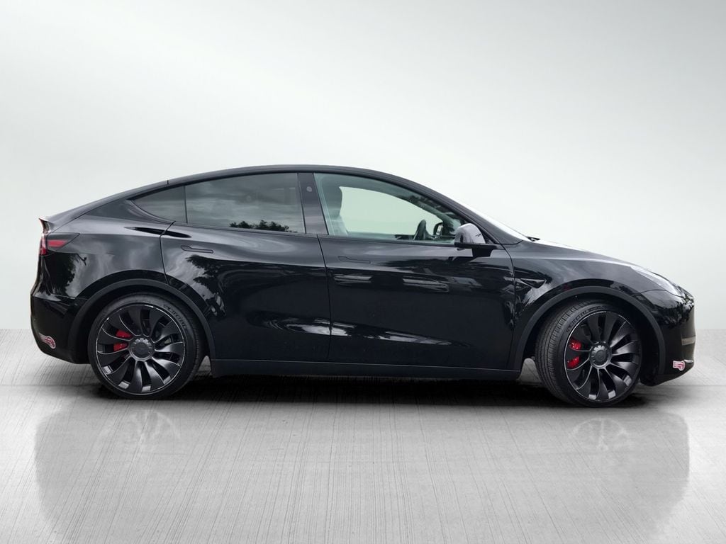 2024 Tesla Model Y Performance photo 2