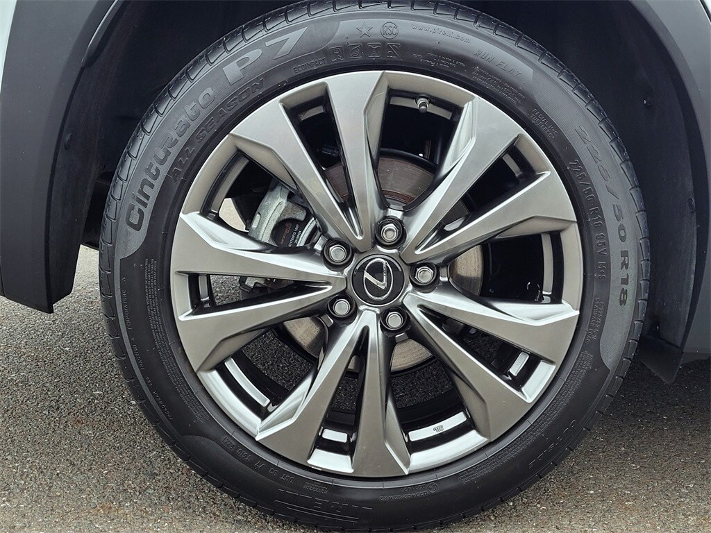 2019 Lexus UX 200 F SPORT photo 4