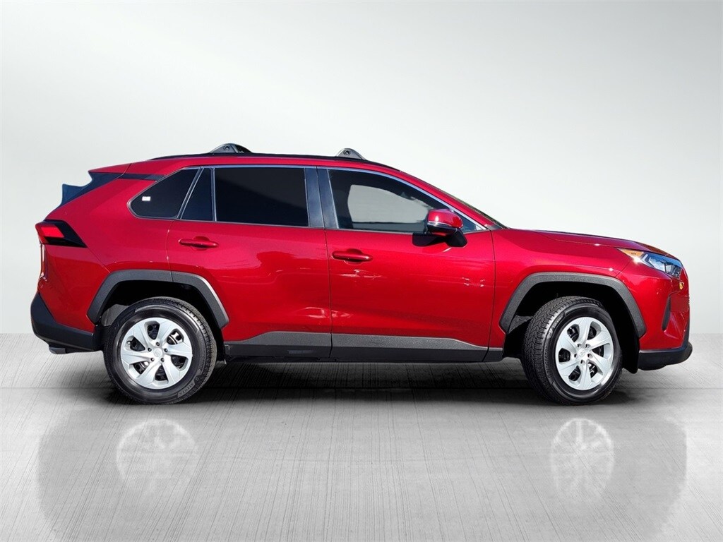 2019 Toyota RAV4 LE photo 3