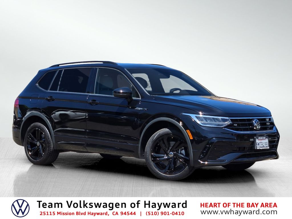 2024 Volkswagen Tiguan 2.0T SE R-Line Black's photo