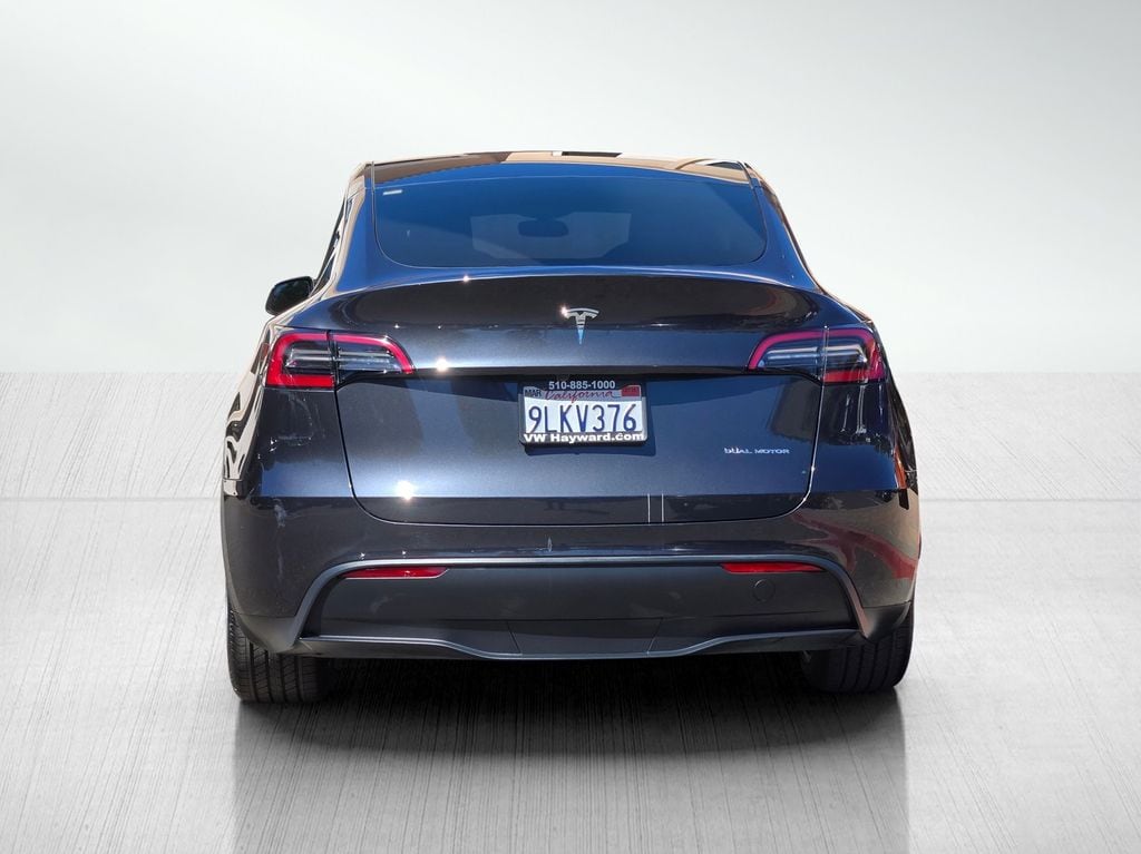 2024 Tesla Model Y Long Range photo 4