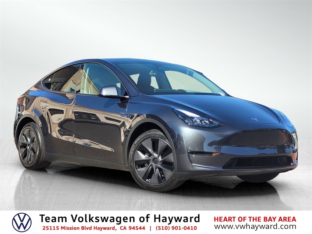 2025 Tesla Model Y Long Range's photo