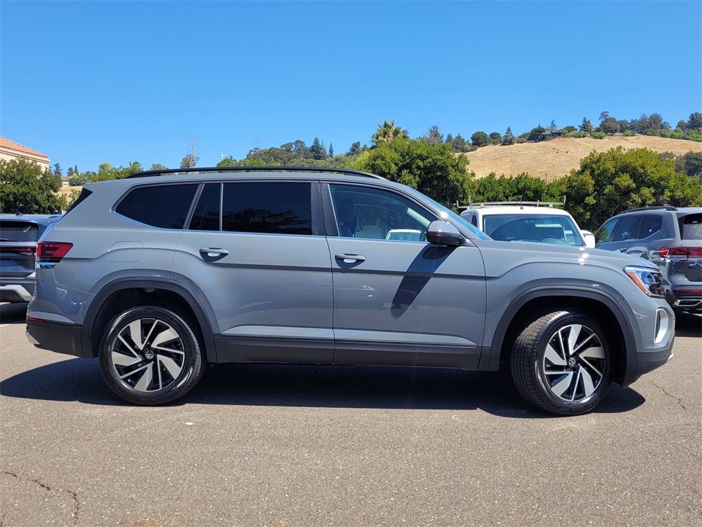 2026 Volkswagen Atlas SE Technology photo 2