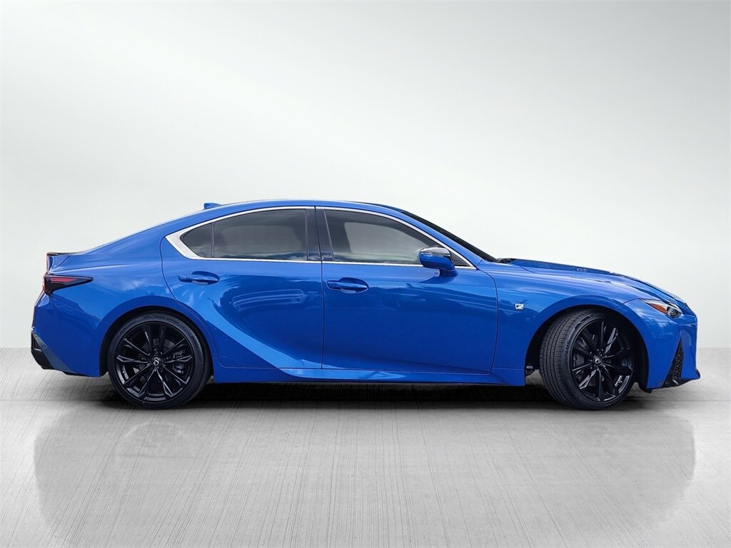 2022 Lexus IS 350 F SPORT photo 3