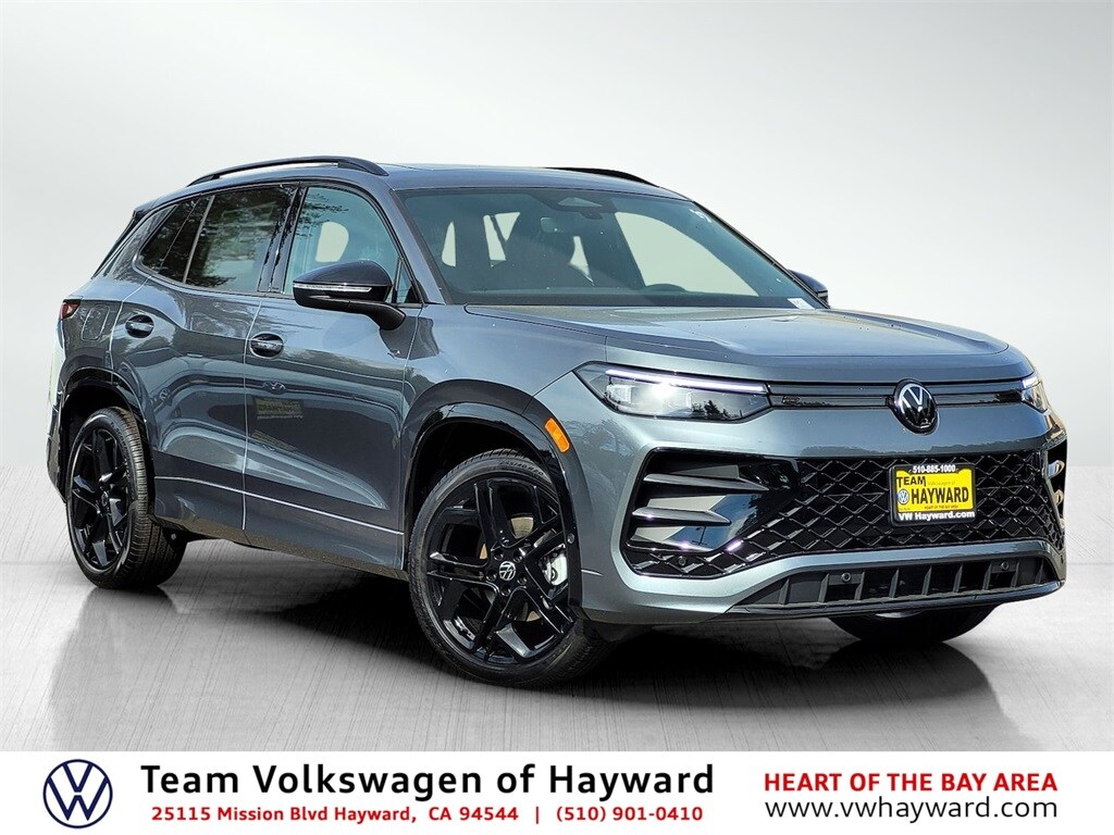 New 2025 Volkswagen Tiguan 2.0T SE R-Line Black SUV