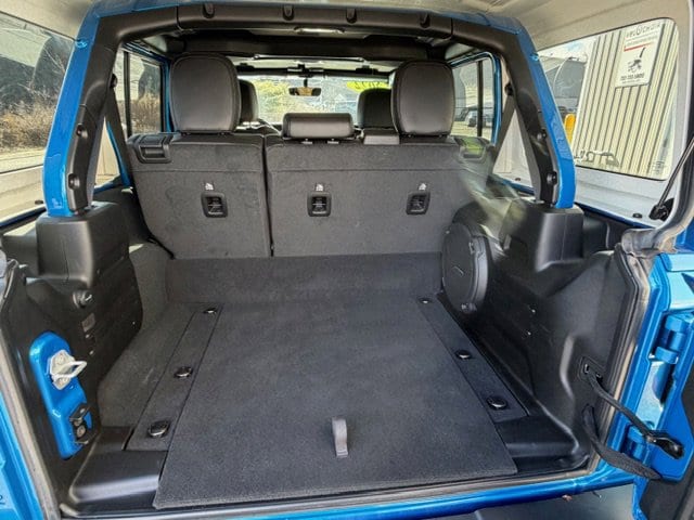 2022 Jeep Wrangler Unlimited Sahara 4XE - Photo 8